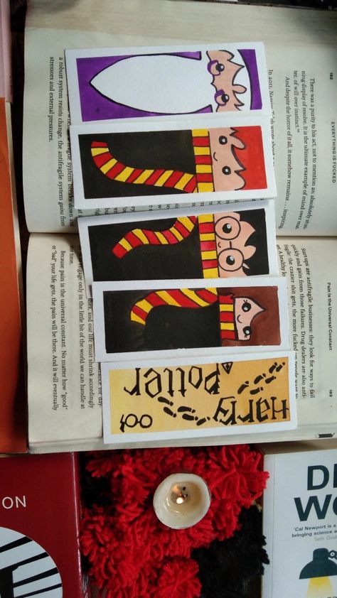 Harry Potter Theme Bookmarks, Carte Harry Potter, Harry Potter Bookmark, Homemade Bookmarks, Harry Potter Art Drawings, Handmade Bookmarks Diy, Bookmarks Diy, Creative Bookmarks, Bookmark Craft