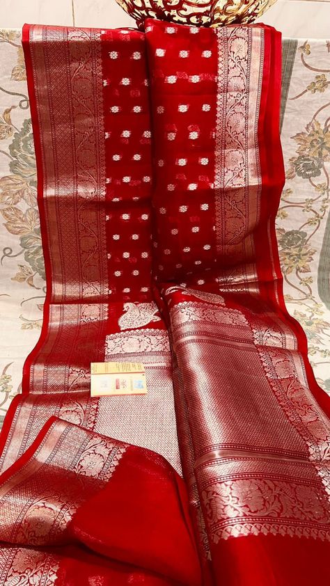 *Price 1399/- free shipping* *Banarasi handloom kora organza soft Fancy buti Saree* Fabric kora organza Border fancy Banarasi contrast Pallu exclusive rich designer with koniya with blouse pice Quality excellent Good very soft fabric gorgeous saree *Ready to dispatch Book fast*⏩⏩⏩⏩⏩⏩ 🍀🍀🍀🍀🍀🍀🍀🍀 Gorgeous Saree, Mysore Silk Saree, Organza Silk Saree, Saree Look, Soft Silk Sarees, Indian Sarees, Fabric Painting, Silk Saree, Saree Designs