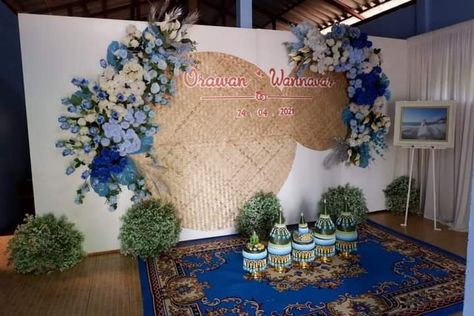 Batik Wedding Decor, Hmong Backdrop, Hmong Backdrop Ideas, Rattan Backdrop, Pelamin Rustic, Selfie Background, Wedding Date Ideas, Raya Decoration, Chaand Raat