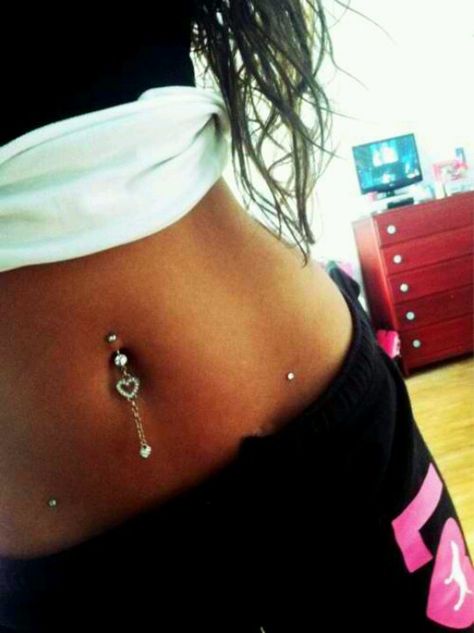 Piercings hips bellybutton Hip Piercings, Hip Piercing, Piercings Bonitos, Cool Piercings, Dermal Piercing, Cute Piercings, Navel Piercing, Belly Piercing, Belly Button Piercing