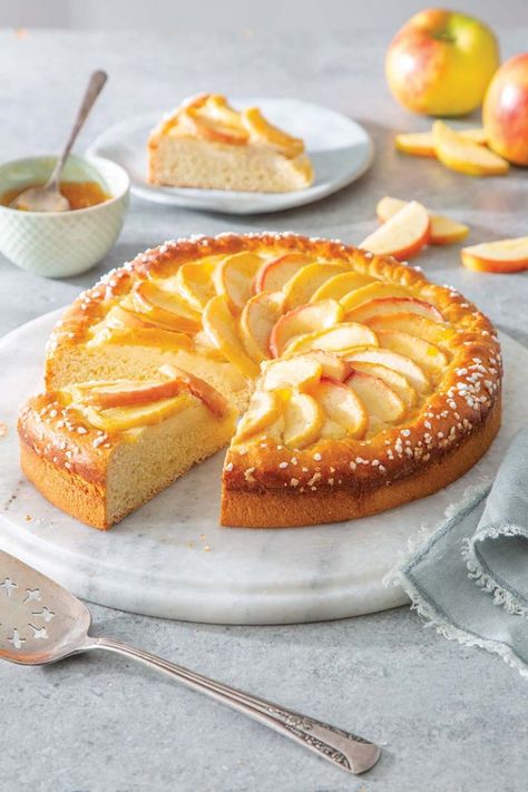 Apple Cream Cheese Brioche Tart | Red Star® Yeast Cream Cheese Brioche, Brioche Tart, Pineapple Souffle, Baking With Apples, Cheese Tart Recipe, Cream Cheese Tart, Pastries Breakfast, Baileys Dessert, Cooking Therapy