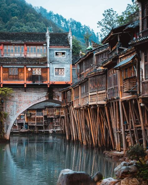 Fenghuang Village, Hunan, in China 🏠 The water is the basement ~.~ Architecture Reference, River Town, Travel China, Asian Architecture, Wooden Buildings, River City, Chinese Architecture, Stilts, Life Well Lived