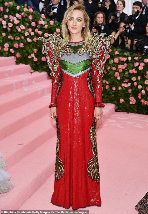 Met Gala 2019: Saoirse Ronan looks sensational in a red sequinned gown with dramatic shoulder pads | Daily Mail Online Saorsie Ronan, Gala Themes, Gucci Gown, Gemma Chan, Saoirse Ronan, Natasha Lyonne, Met Gala Red Carpet, Gucci Dress, Florence Welch