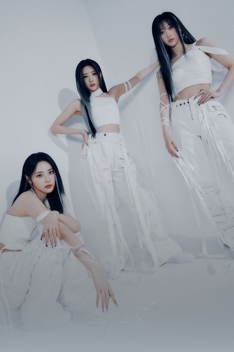 loona odd eye circle version up [text removed by @/D0RICXII on twt] Loona Odd Eye Circle Wallpaper, Odd Eye Circle Wallpaper, Odd Eye Circle Version Up, Odd Eye Circle, Pop Posters, Eye Circles, Air Force Ones, Odd Eyes, I Love Girls