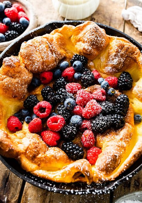 Easy German Pancakes Recipe (aka Dutch Baby Pancake) - CucinaByElena Dutch Baby Recipe Cast Iron Skillet, Easy German Pancakes, Puff Pancakes, German Pancake Recipe, Dutch Baby Pancake Recipe, German Pancakes Recipe, Pancakes For One, Dutch Babies, Dutch Baby Recipe