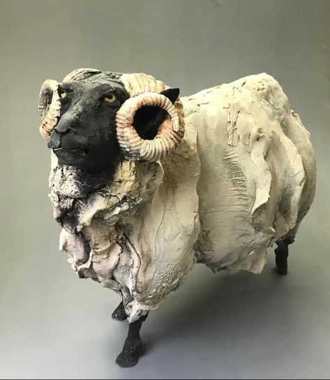 Ceramic Sheep Sculpture, Animal Sculptures Clay, Sheep Sculpture, Easy Clay Sculptures, Pig Sculpture, Sculpture Animal, Ceramic Sculpture Figurative, Paper Mache Animals, Pottery Animals