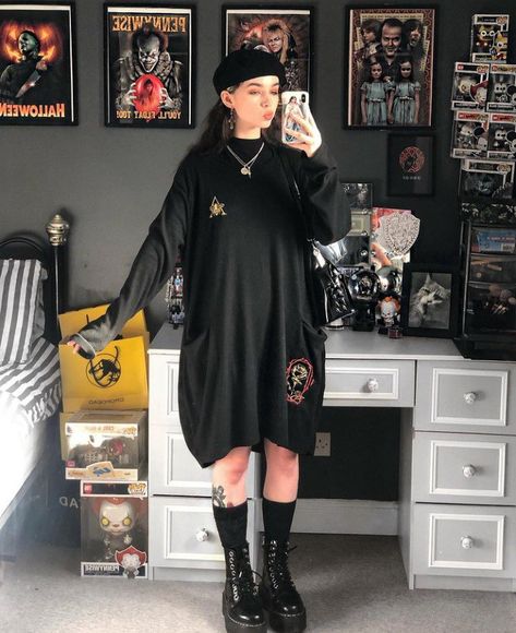 Maternity Goth Outfits, Punk Maternity Outfits, Alternative Pregnancy Outfits, Grunge Maternity Outfits, Alt Maternity Outfits, Alternative Maternity Outfits, Goth Maternity Outfits, Goth Pregnancy Outfits, Edgy Maternity Outfits