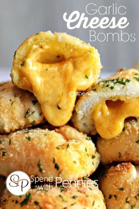 Garlic Cheese Bombs | 25 Incredibly Cheesy Recipes You Need In Your Life Garlic Cheddar Biscuits, Bombe Recipe, Cheese Biscuits, Tailgating Recipes, Garlic Cheese, Cheese Dishes, Gooey Cheese, Cheesy Recipes, Snacks Für Party