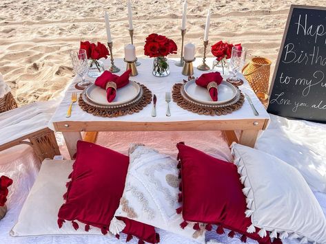 Beach Picnic Party, Luxury Picnic, Beach Proposal, Coconut Benefits, Bridal Tips, Boho Picnic, Company Picnic, Romantic Picnics, Picnic Date