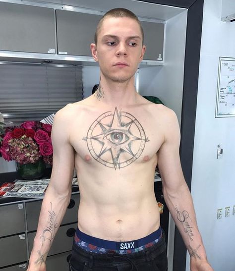 30 Likes, 2 Comments - UPDATES (@evanlypeters) on Instagram: “📸NEW/OLD📸 #EvanPeters with his fake tattoos for #AHS.” Evan Peters Tattoo, Right Hand Tattoo, Evan Peters Shirtless, Ahs Cult, Kyle Spencer, Evan Peters American Horror Story, Ahs Cast, Peter Maximoff, American Horror Story 3