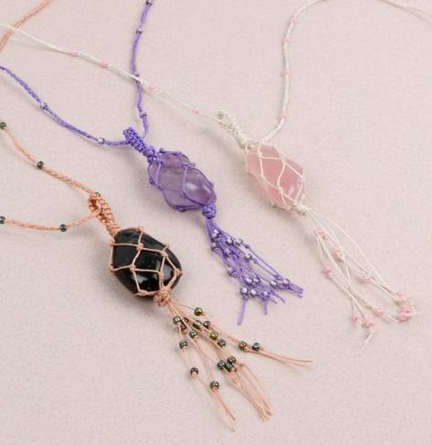 Netted Gemstone Necklaces | Beads Direct Macrame Stone Wrapping Tutorial, Crystal Necklace Diy, Paracord Designs, Gemstone Necklace Diy, Crystal Jewelry Diy, Necklaces Beads, Crochet Stone, Crystal Diy, Makramee Diy