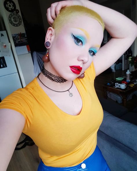 Bella on Instagram: “"Look at all those chickens!" #beauty #makeup #yellow #yellowhair #yellowbuzzcut #directionshairdye” Yellow Buzzcut, Directions Hair Dye, You Are So Beautiful To Me, Buzz Cuts, Shave My Head, Bald Women, Awesome Hair, Bowl Cut, Alternative Hair