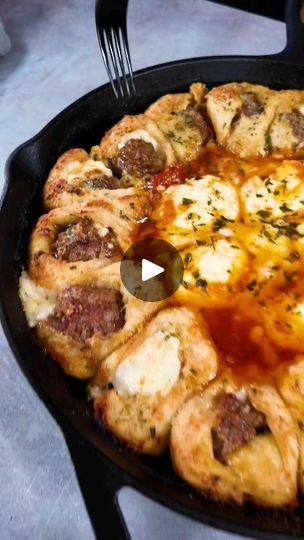 #Repost @thejoshelkin ... Garlic Bread Lasagna Stuffed Crust Dip. Ingredients below (serves 4-6 people) INGREDIENTS 16oz Italian sausage (cut into 16 pieces) 16 (one inch) pieces of mozzarella string cheese 16oz pizza dough (cut into 16 pieces) 1 1/2 cup marinara sauce 1 1/2 mozzarella cheese 1 cup of ricotta cheese 1/4 cup melted garlic butter 1/2 cup grated parmesan cheese | Ramon Shawntez Jackson | r_shawntez · Original audio Garlic Bread Lasagna Stuffed Crust, Garlic Bread Lasagna Stuffed Crust Dip, Garlic Bread Lasagna, Bread Lasagna, Lasagna Dip, Josh Elkin, Stuffed Crust, String Cheese, Delicious Breakfast Recipes