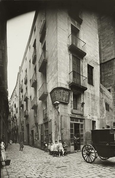 Carrer de la Palma de Sant Just, cerca 1910 Vintage Barcelona, Languages To Learn, Living In America, Barcelona Catalonia, Barcelona City, Spain Holidays, Best B, Learn Spanish, Foto Vintage