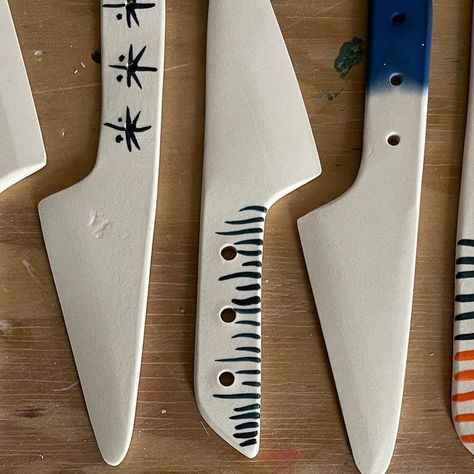 Simple Sgraffito Designs, Ceramic Handbuilding, Ceramic Knife, Sgraffito, Handmade Ceramics, Ceramics, Design