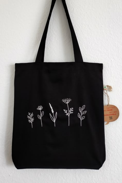 Purses Patterns, Black Canvas Tote Bag, Purse Patterns Free, Canvas Shopper Bag, Basic Hand Embroidery Stitches, Statement Handbag, Amazing Crochet, Drawing Bag, Floral Tote Bag