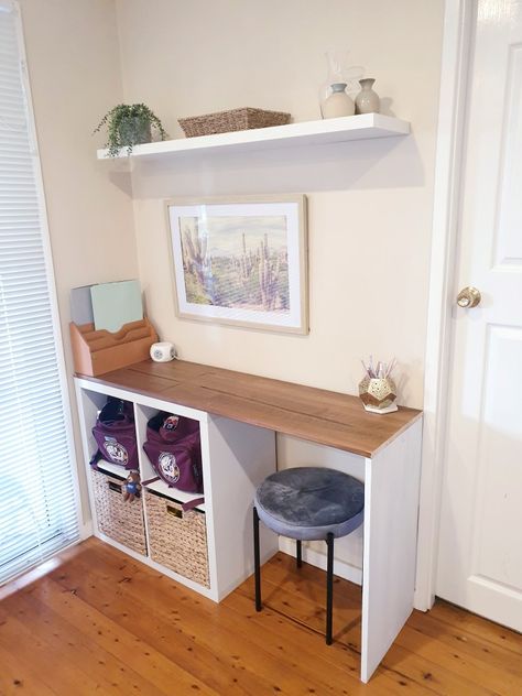 Small Ikea Room Ideas, Cube Storage Desk Ideas, No Clutter Home Decor, Kallax Dressing Table, Storage Desk Ideas, Cube Shelf Desk, Cube Decorating Ideas, Cube Shelf Ideas, Cube Storage Bedroom