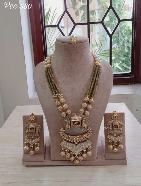 Long Sets Gold Jewellery, Rajwadi Jewellery, Bridal Necklace Designs, Antique Necklaces Design, New Gold Jewellery Designs, Antique Gold Jewelry Indian, Bridal Jewelry Vintage, Choker Designs, Fancy Jewelry Necklace