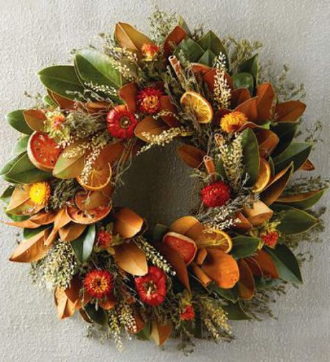 Christmas Dried Orange Slices | 31Daily.com Magnolia Leaves Christmas, Fruit Wreath, Orange Wreath, Orange Christmas, Dried Orange Slices, Black Christmas Trees, Natural Christmas, Xmas Wreaths, Deco Floral