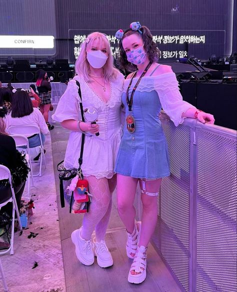 Kpop Concert Fits Plus Size, Army Outfit, Gig Outfit, Summer Night Outfit, White Dress Outfit, Kpop Concert Outfit, Army Girl, Concert Fits, Bts Concert