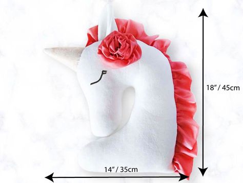 How To Make A Unicorn | Free Unicorn Pattern & Tutorial ⋆ Hello Sewing Unicorn Crafts Diy, Unicorn Sewing Pattern, Fabric Toys Diy, Unicorn Sewing, Hello Sewing, Unicorn Template, Make A Unicorn, Bbq Birthday, Unicorn Cushion