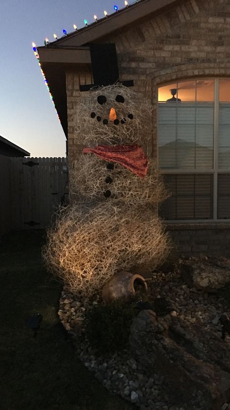 Tumbleweed Snowman, Tumbleweed Decor, Mexico Christmas, Party 2023, Make A Snowman, 2022 Christmas, West Texas, Outdoor Decorations, Window Displays