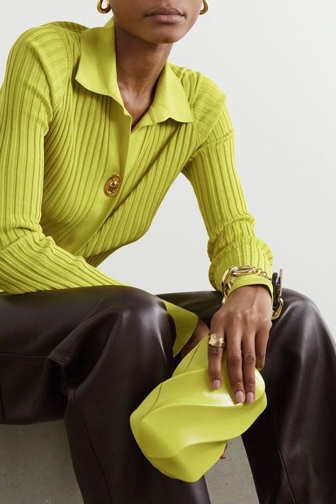 Bottega Clutch, Style Inspiration Street, Green Candy, Business Chic, Womenswear Fashion, Yellow Knit, Jennifer Fisher, Autumn Street Style, Olivia Palermo