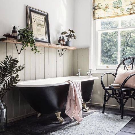 Caroline Lewis Assalino (@carolineassalino) • Instagram photos and videos Renovated Victorian, Victorian Style Bathroom, Victorian Villa, Open Floor House Plans, Bedroom With Bath, Bathroom Retreat, Victorian Bathroom, Mudroom Design, Cottage Bathroom