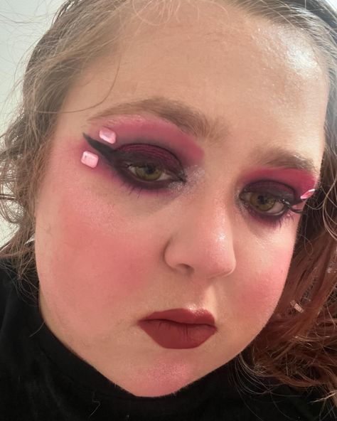 Pink smoky eye delight 🖤💖🎀 ib: @selenatara0 #smokyeye #pinkeyeshadow #makeupoftheday #pinksmokeyeye #pinkpinkpink #nightoutmakeup #pinkgems #smokyeyes Pink Smoky Eye, Pink Smokey Eye, Smoky Eyes, Pink Eyeshadow, Pink, Quick Saves