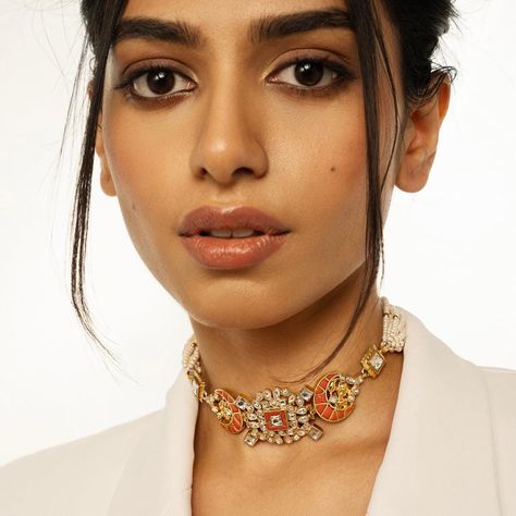 The Amara Coral Choker is a traditional polki-style choker featuring coral-colored stones in a moon pattern and a centerpiece with coral and polki-style stones in a square pattern. Coral Choker Necklace, Jadau Choker, Coral Choker, Gold Bracelet Simple, India Inspired, Heritage Jewellery, Moon Pattern, Wedding Jewellery Collection, Colored Stones