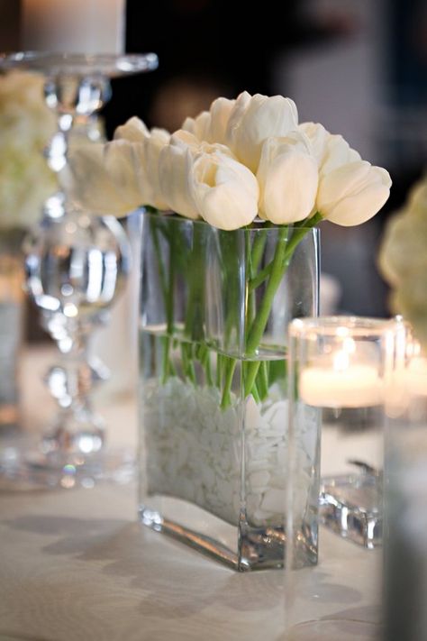 Rectangular Vase, Tulip Wedding, Tall Wedding Centerpieces, Tafel Decor, Trendy Flowers, White Tulips, Deco Floral, Floating Candles, Bridal Flowers