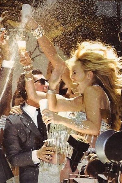 champagne Wedding Party Aesthetic Dancing, Super Rich Kids, Party Photography, Photographie Inspo, Studio 54, Party People, White Photos, Golden Girl, Wedding Mood