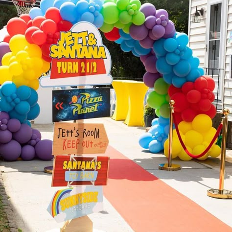 Toy Story Party Balloon Garland, Toy Story Party Entrance, Two Infinity And Beyond Birthday Backdrop, Toy Story Balloon Decorations, Toy Story Balloon Centerpieces, Pixar Party Decorations, Two Infinity And Beyond Birthday Decor, 2 Infinity And Beyond Birthday Party, Toy Story Balloon Garland