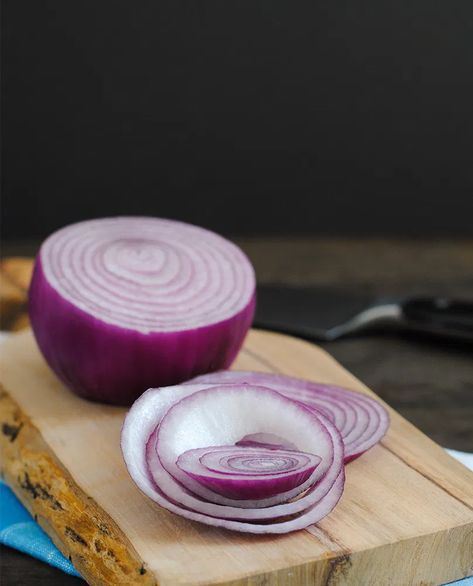 Onion Benefits Health, Raw Onion, How To Make Red, Blue Apron, Onion Recipes, Culinary School, Veggie Side Dishes, Looks Yummy, Fresh Juice