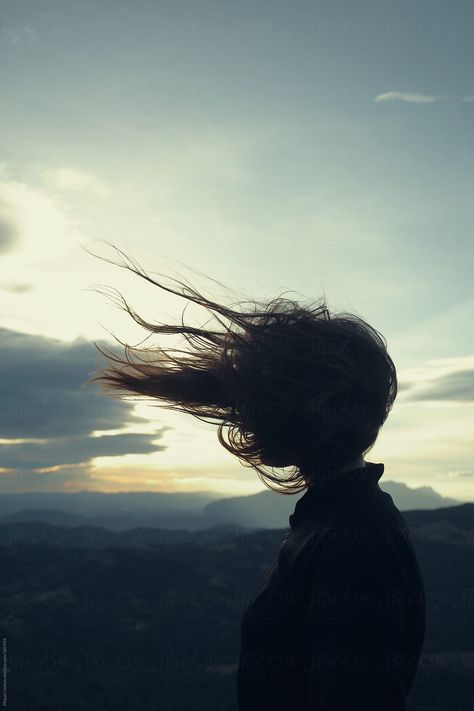 Hair Blowing In The Wind, Le Vent Se Leve, Blowin' In The Wind, Blowing In The Wind, Silhouette Photography, Shotting Photo, Girl Silhouette, Charles Bukowski, Windy Day