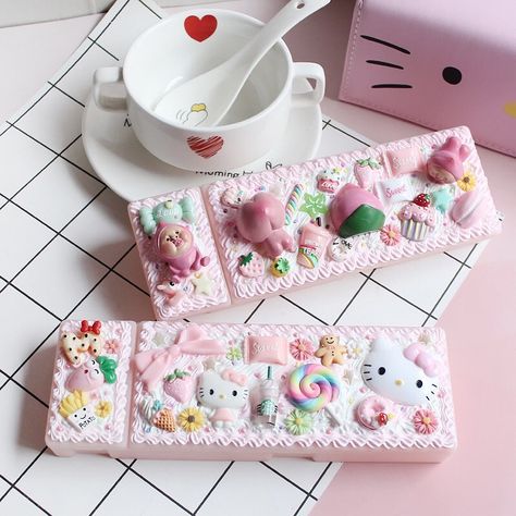 🌈 Kawaii lovers are swooning over this decoden pencil cases! Decoden is the Japanese term for decorating mobile cases and has since evolved to different styles & types 🍭 Decoden Pencil Case, Decoden Ideas Projects, Pencil Case Decoration, Decoden Art, Fake Icing, Decoden Ideas, Hope Word Art, Decoden Cream, Custom Pencil Case