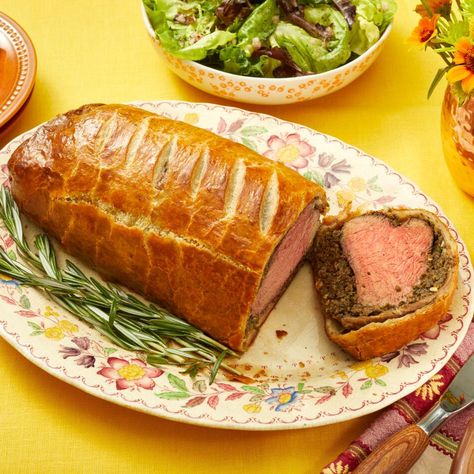 Beef Wellington Recipe Thanksgiving Main Dishes, Bagel Recipes, Pizza Bagel, Make A Pizza, Beef Wellington Recipe, Christmas Dinner Menu, Christmas Eve Dinner, Beef Wellington, Puff Pastry Recipes