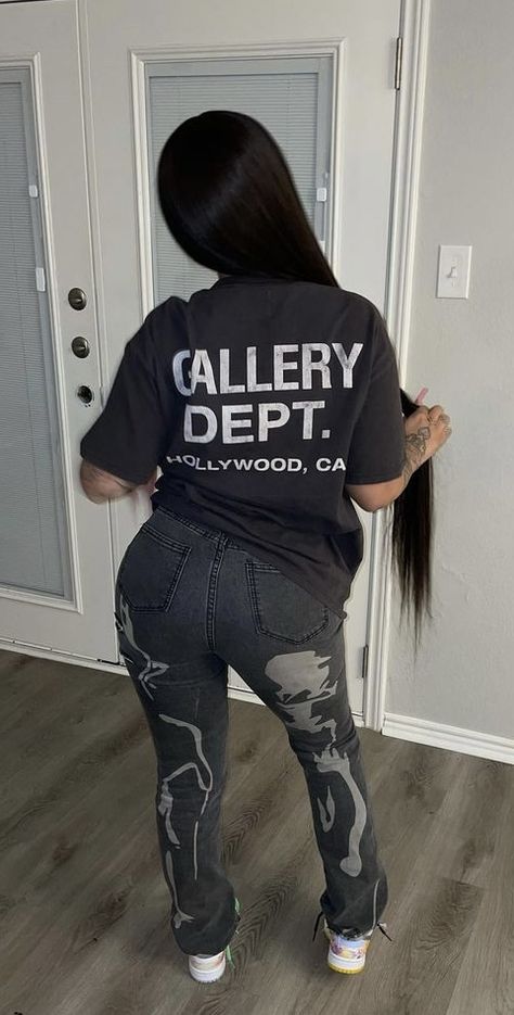 Gallery Dept Shirt Outfit Black Women, Gallery Dept Shirt Outfit, Gallery Dept Outfit Black Women, Gallery Dept Outfit, Black Cargo Pants Women, Crop Top Women, Gallery Dept, Boujee Outfits, Leather Pants Women