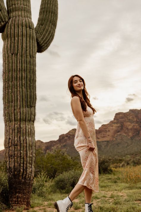 Graduation Pictures Desert, Desert Senior Photos, Desert Graduation Pictures, Desert Senior Pictures, Desert Photoshoot Ideas, Stills Photography, Senior Things, Desert Pictures, College Graduation Photoshoot