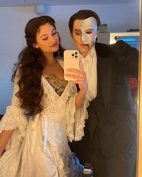 Couple Cosplay, Matching Halloween Costumes, Halloween Coustumes, Pretty Halloween Costumes, Duo Halloween Costumes, Couples Halloween Outfits, The Phantom Of The Opera, Cute Couple Halloween Costumes, Pretty Halloween