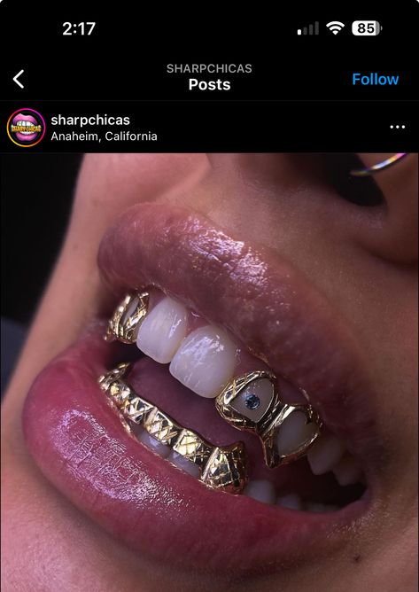 Rhianna Grills, Grillz With Gems, Diamond Fangs Grills, Grillz For Females Bottom Teeth, Grills For Women Teeth Fangs, Butterfly Grills Teeth, Female Grills Teeth Gold, Grill Inspiration Teeth, Custom Grillz For Women