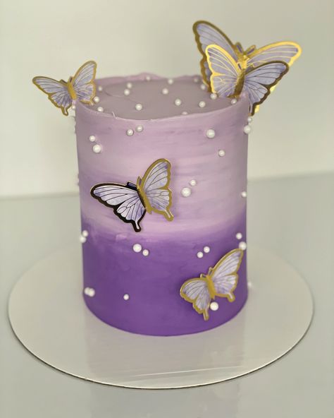 Purple Colour Cake, Amazon Butterfly, Lavender Cakes, Purple Ombre Cake, Unicorn Cafe, Cake Scraper, Bubble Cake, Themed Recipes, Purple Cakes Birthday