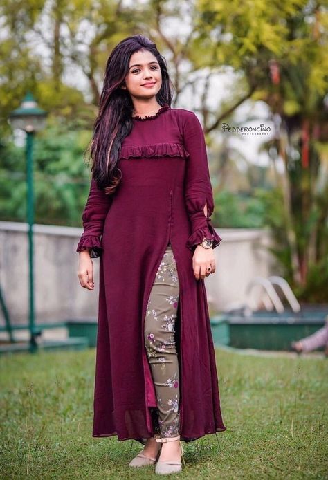 Arathi Podi New Dress, Arathi Podi, Stylish Kurtis Design, Things To Wear, Latest Dress Design, Simple Kurta Designs, Designer Kurti Patterns, Simple Kurti Designs, Long Kurti Designs