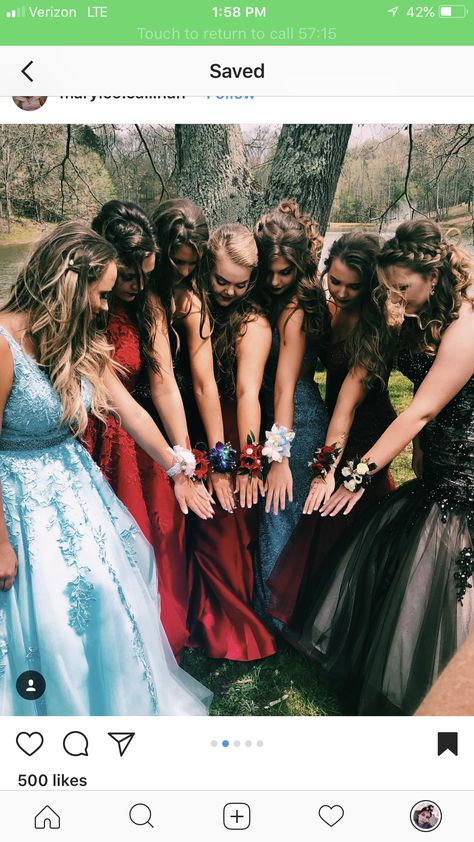 Prom Ideas Pictures, Homecoming Group Pictures, Prom Group Poses, Couples Homecoming Pictures, Prom Pictures Friends, Prom Pictures Group, Hoco Pictures, Prom Photography Poses, Homecoming Poses