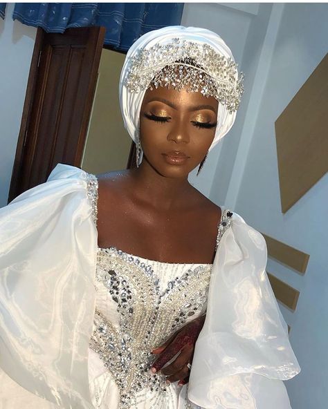 Senegalese Bride, African Print Wedding Dress, Muslimah Wedding Dress, African Traditional Wedding Dress, Muslim Brides, African Bride, African Traditional Wedding, Wedding Bridal Veils, African Wedding Dress