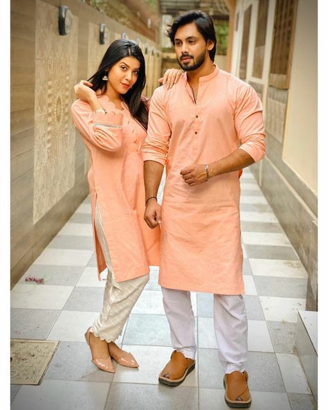 Famous Couple Same Dress Couple Pics, Couple Dress Matching Indian, Couple Dress Matching Pakistani, Couple Dress Matching, Couple Dresses, Dress Couple, Stylish Baby Girls, Gents Kurta Design, Couple Matching Outfits