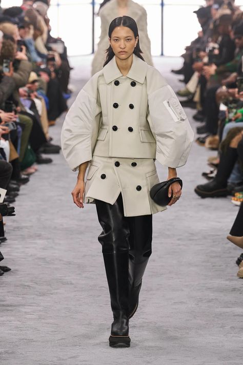 Sacai Pre-Fall 2024 Fashion Show | Vogue 2024 Menswear, Outfit Cardigan, Pre Fall Collection, Duffle Coat, Gorgeous Clothes, Runway Looks, Street Style Chic, Vogue Magazine, Street Chic