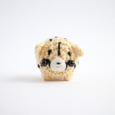 Amigurumi no. 121 is this little cheetah. Crochet Cheetah Pattern Free, Cheetah Crochet Pattern, Crochet Cheetah, Reading Japanese, Japanese Crochet Patterns, Japanese Crochet, Newsletter Signup, Beginner Crochet Tutorial, Blog Newsletter