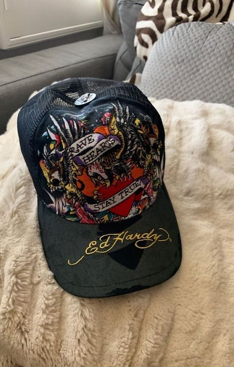 Ed Hardy Hat, Y2k Hats, Hat Outfit, Accessories Cute, 2000s Fashion Outfits, Streetwear Fashion Women, Cute Hats, Cool Hats, Ed Hardy