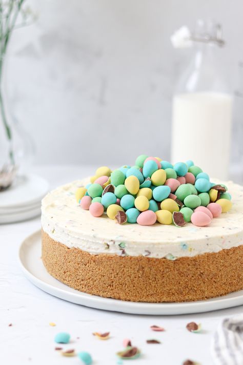 The Best No-Bake Mini Egg Cheesecake - Taryn's Tasting Table No Bake Mini Egg Cheesecake Recipes, Easy Mini Egg Cheesecake, Mini Egg No Bake Cheesecake, No Bake Mini Egg Cheesecake, Easter No Bake Cheesecake, Mini Egg Cheesecake, Work Desserts, Cheese Desserts, Grain Free Desserts